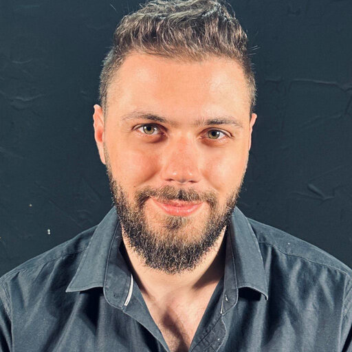 Portrait of Joey Sassine, Loomi's expert reviewer