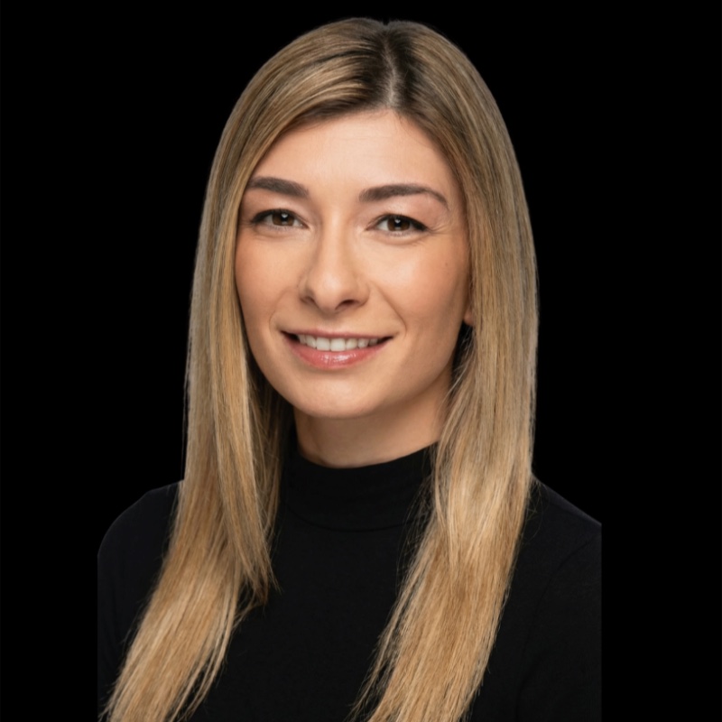 Portrait of Danielle Hutchinson, Loomi's lead writer and editor